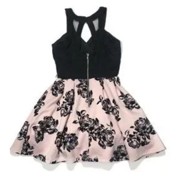 💕🖤LIKE NEW PINK AND BLACK DRESS WITH ROSES SZ 5💕🖤 - Picture 4 of 13